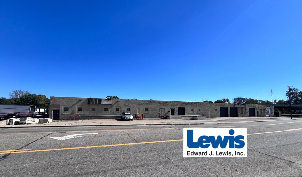 821 Andrews Ave, Youngstown, OH à louer - Photo du bâtiment - Image 2 de 9