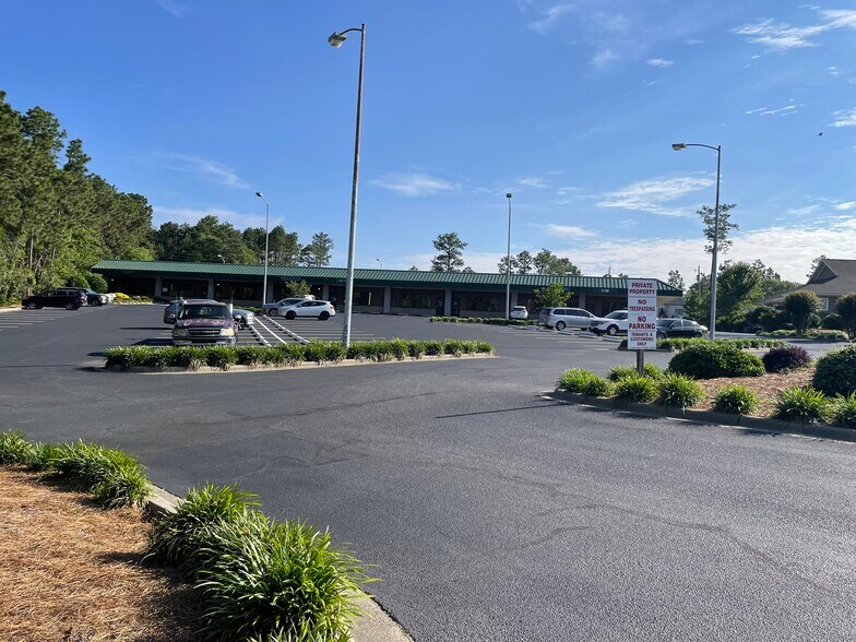 340 Commerce Ave, Southern Pines, NC à louer - Photo du bâtiment - Image 3 de 7