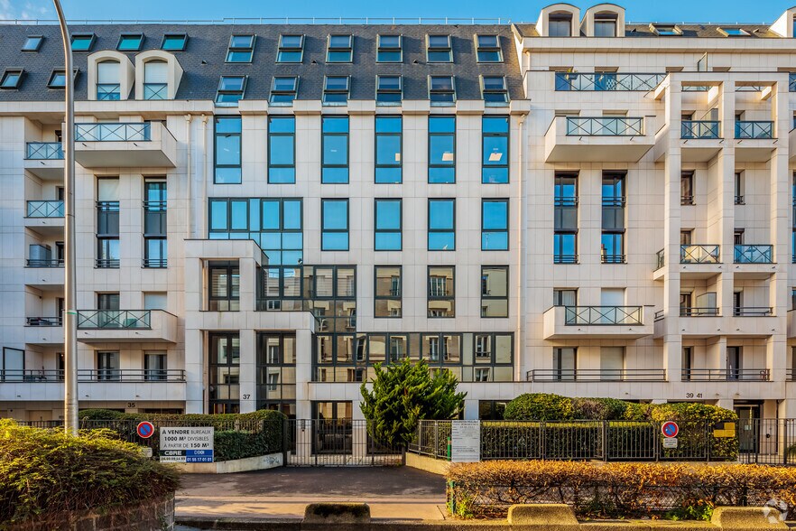37 Rue Adam Ledoux, Courbevoie for sale - Primary Photo - Image 1 of 5