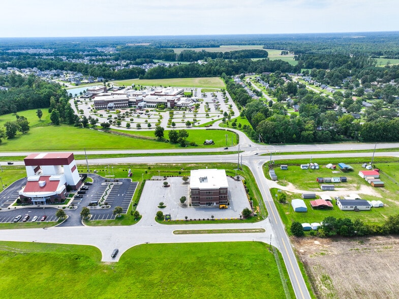 142 Paraclete Dr, Raeford, NC for lease - Building Photo - Image 3 of 17