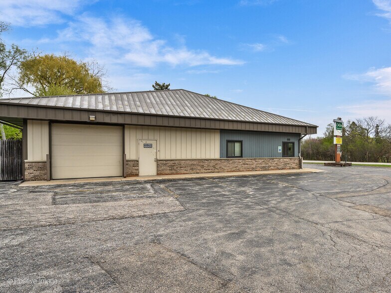 1550 Green Bay Rd, North Chicago, IL à vendre - Photo du bâtiment - Image 2 de 30