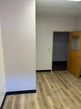 202 1st St SE, Mason City, IA for lease Interior Photo- Image 2 of 2