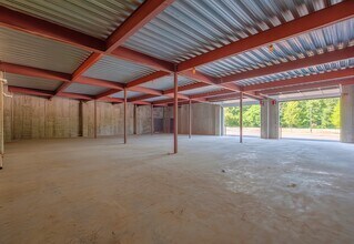 8 Scuttle Hole Rd rd, Water Mill, NY for lease Interior Photo- Image 2 of 7