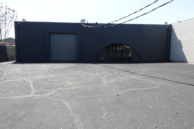 Plus de détails pour 18334 Eddy St, Northridge, CA - Industriel à vendre