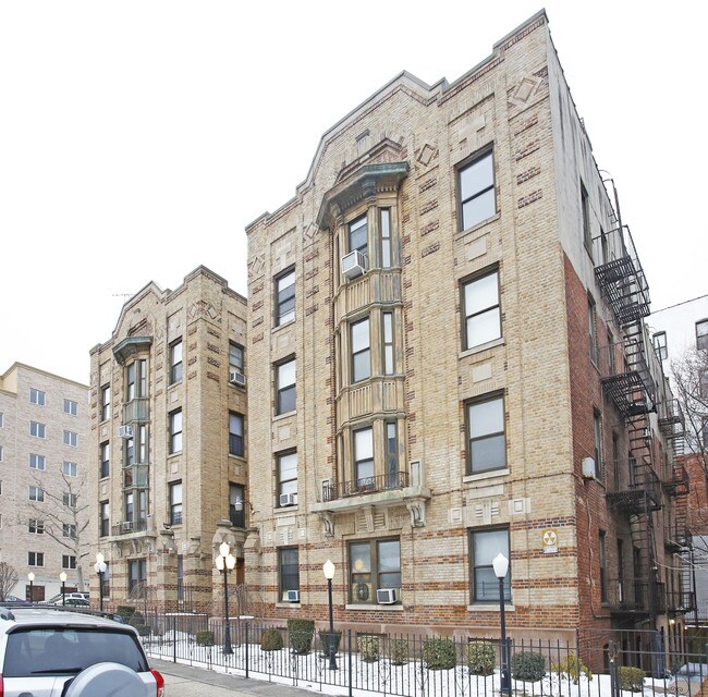 Plus de détails pour 8678 Bay Pky, Brooklyn, NY - Multi-résidentiel à vendre