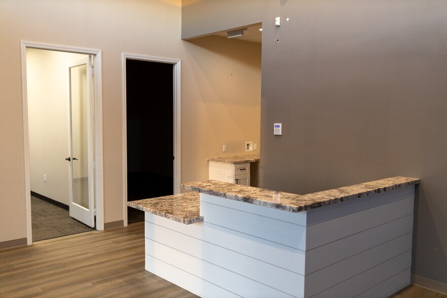 5968 Fairmont Pky, Pasadena, TX à louer - Photo du bâtiment - Image 3 de 7
