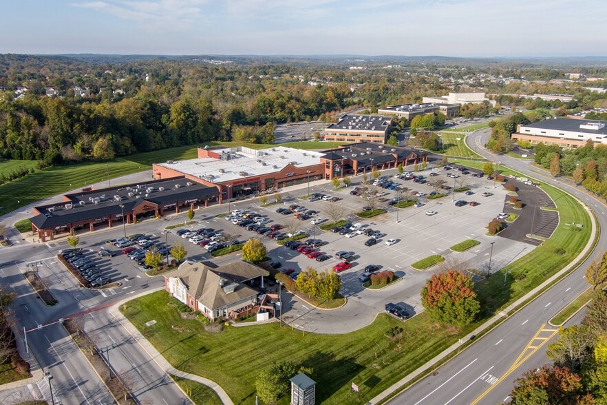 240-278 Eagleview Blvd, Exton, PA à louer - Photo du bâtiment - Image 1 de 10