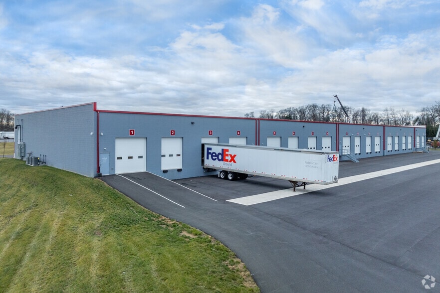 7086 Carlisle Pike, Carlisle, PA for lease - Building Photo - Image 2 of 5