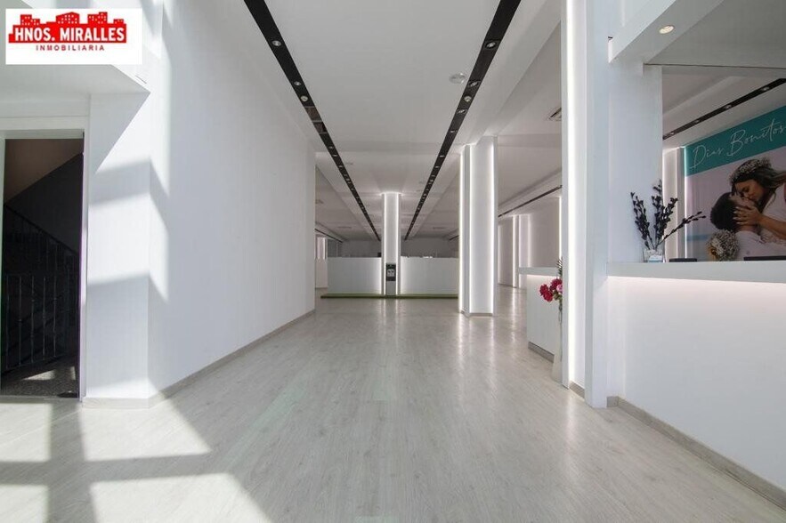 Retail in Elche, Alicante for lease - Lobby - Image 2 of 38