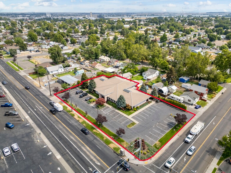 911 S Washington St, Kennewick, WA à vendre - Photo du bâtiment - Image 2 de 33