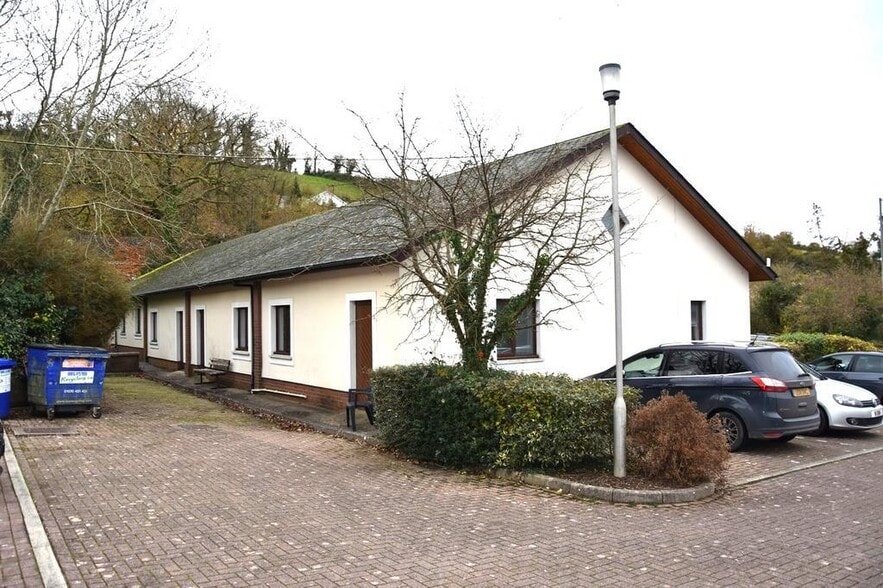 Office in 2 Woodburn Terrace, Newcastle Emlyn for lease - Building Photo - Image 3 of 5