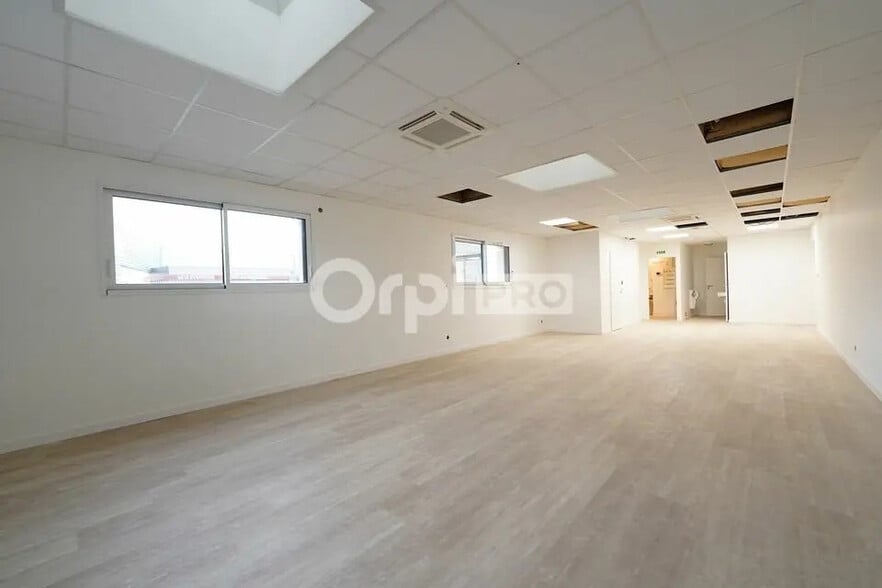 Office in Chaponnay for sale - Interior Photo - Image 2 of 12