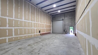 1440 N Nova Rd, Daytona Beach, FL à louer Photo intérieure- Image 2 de 5