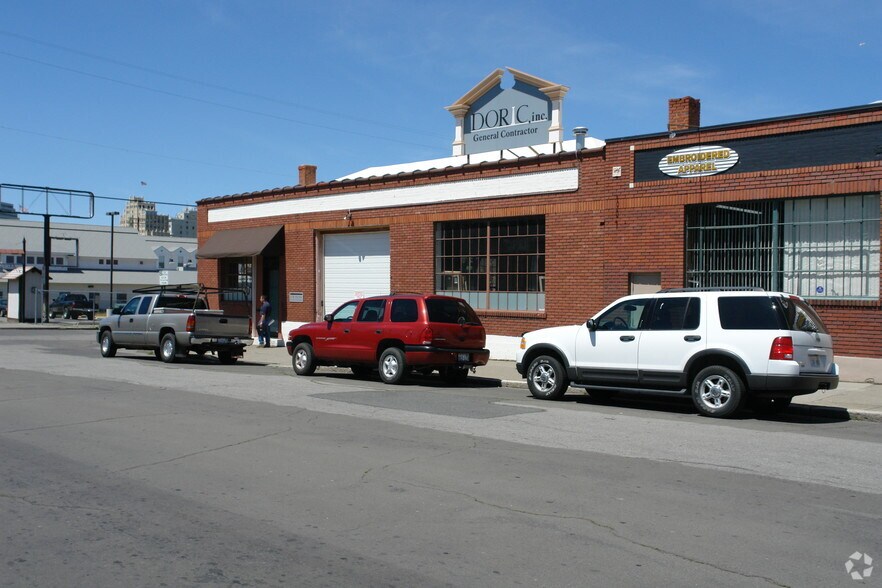 12 W Pacific Ave, Spokane, WA à louer - Photo du bâtiment - Image 2 de 2