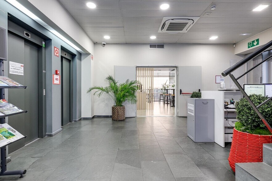 Office in Barcelona, Barcelona for lease - Lobby - Image 3 of 5