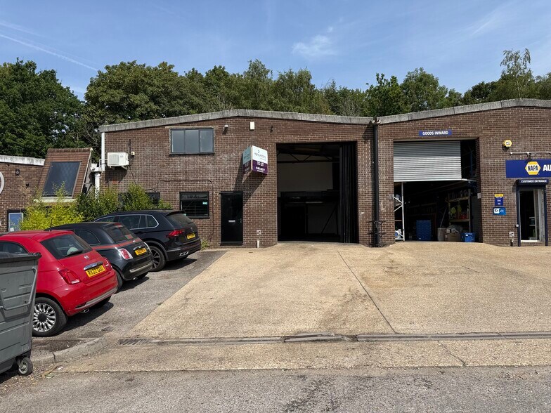 Unit 11 Station Rd, Pulborough à louer - Photo du bâtiment - Image 3 de 14