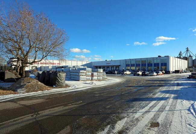 Plus de détails pour 14735 124th Ave NW, Edmonton, AB - Industriel à louer