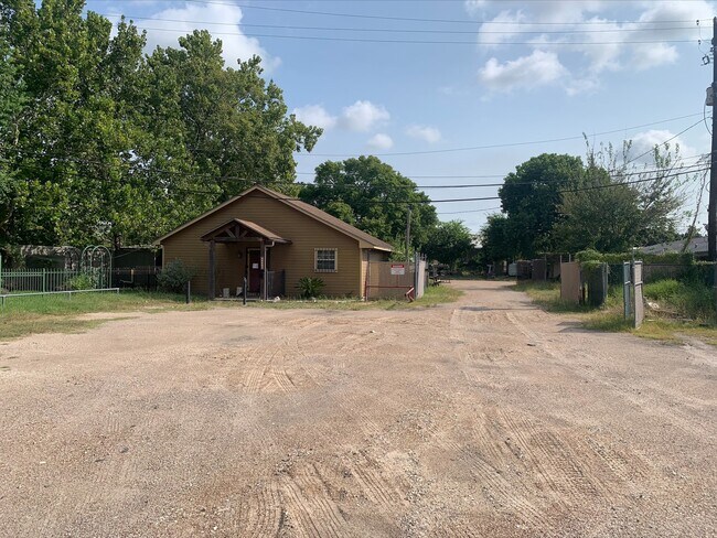 More details for 11414 Hempstead Rd, Houston, TX - Industrial for Lease