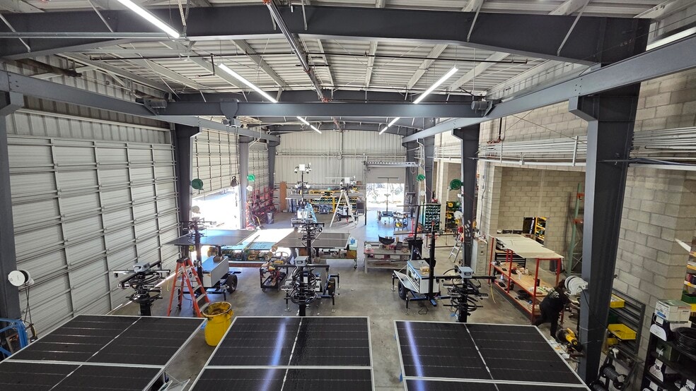 17577 Metzler Ln, Huntington Beach, CA à louer - Photo du bâtiment - Image 2 de 4