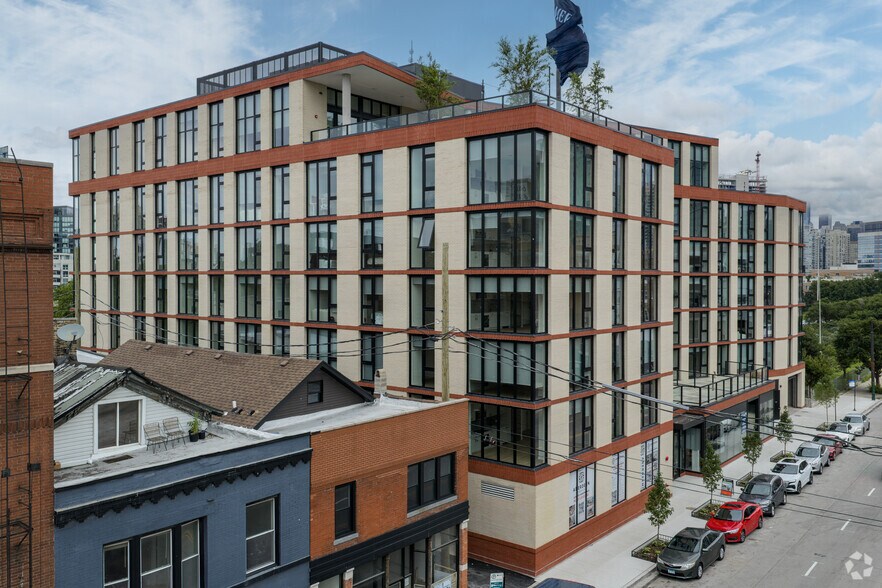 1100 W Grand Ave, Chicago, IL à louer - Photo principale - Image 1 de 7