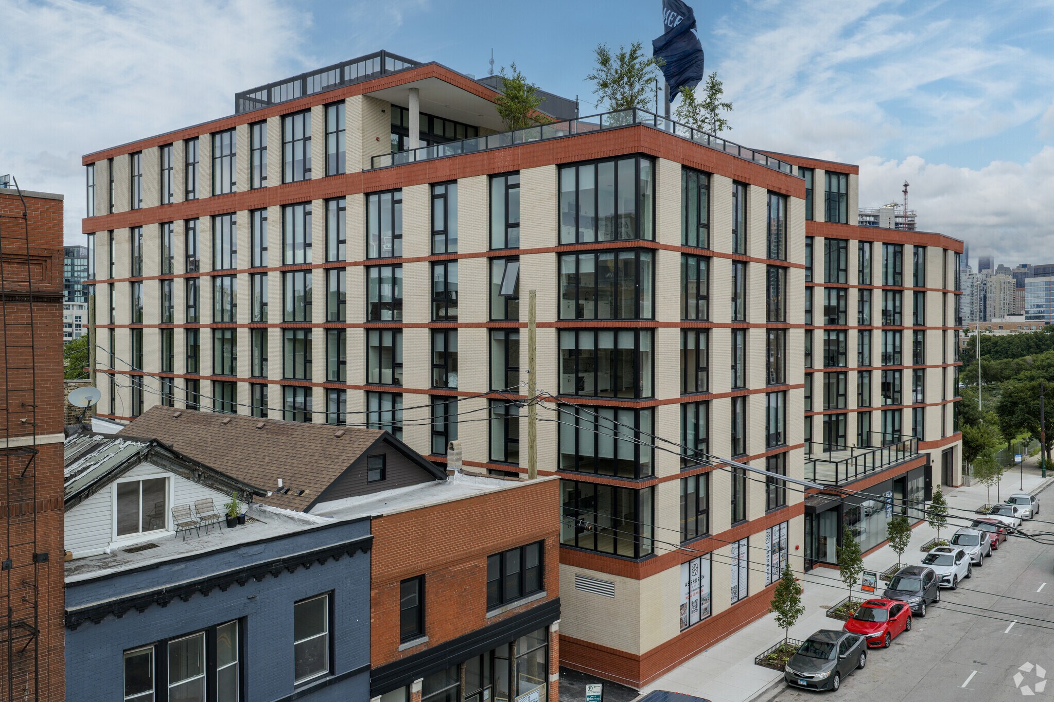 1100 W Grand Ave, Chicago, IL à louer Photo principale- Image 1 de 8