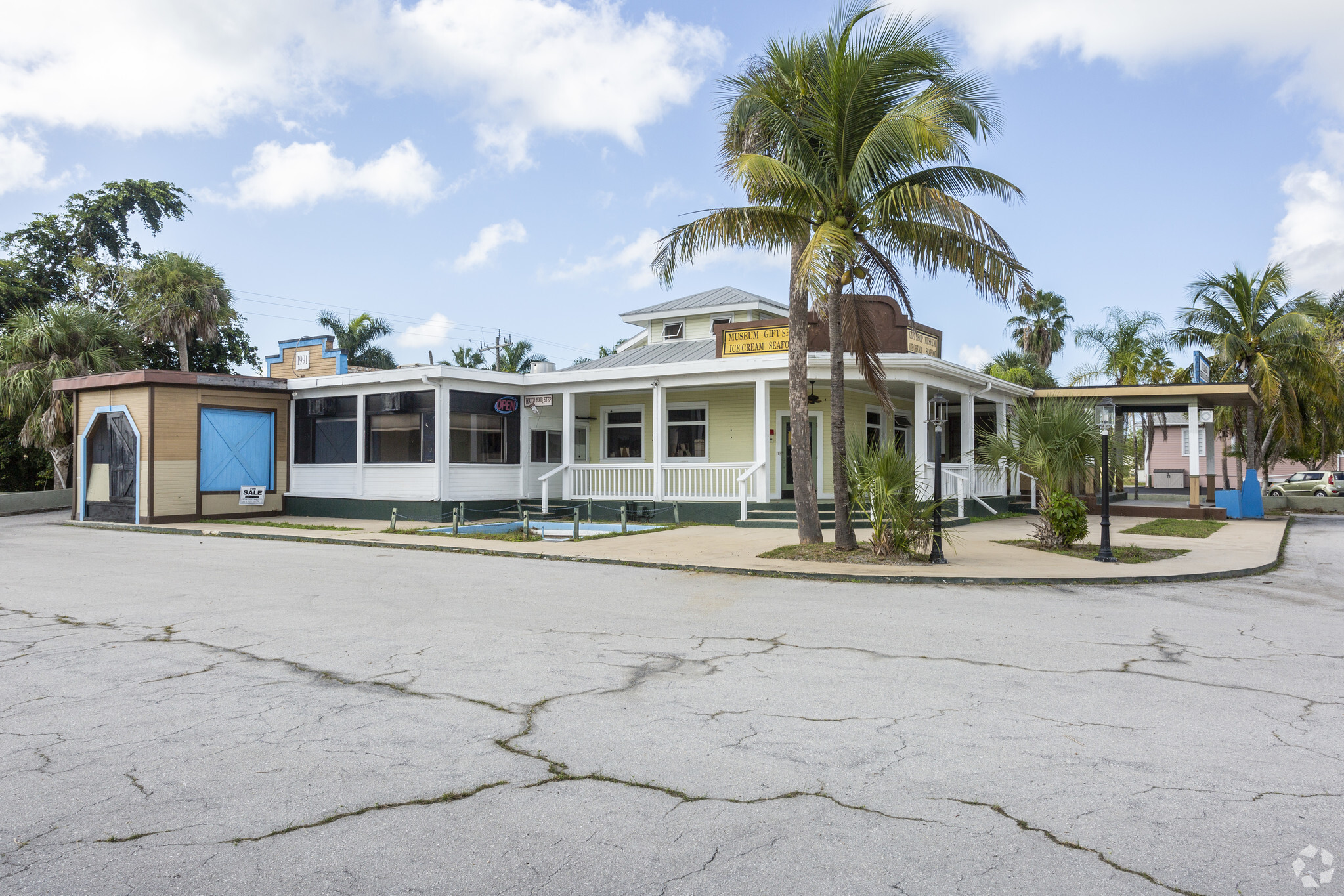 102 Copeland Ave SW, Everglades City, FL for sale Primary Photo- Image 1 of 1