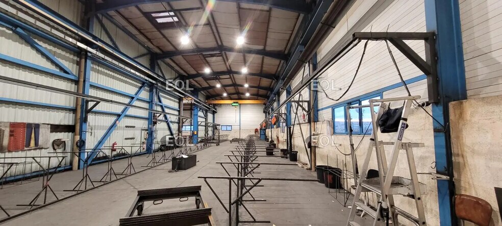 Flex in Béligneux for lease - Building Photo - Image 2 of 10