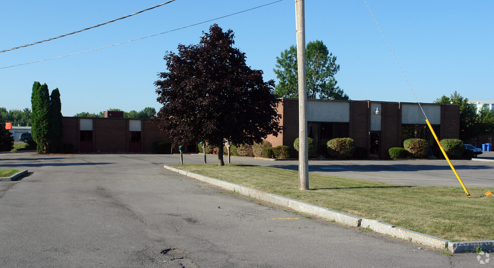 7 E Adler Dr, East Syracuse, NY à vendre - Photo principale - Image 1 de 1