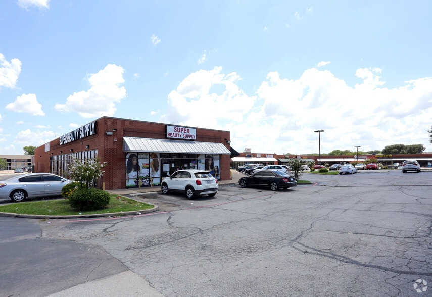 6601-6677 McCart Ave, Fort Worth, TX for lease - Building Photo - Image 2 of 13