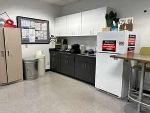 11492 Bluegrass Pky, Louisville, KY à louer Photo intérieure- Image 2 de 11