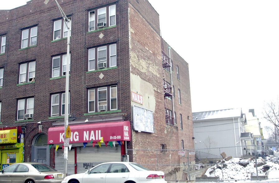 80 Martin Luther King Jr Dr, Jersey City, NJ à vendre - Photo du bâtiment - Image 3 de 8