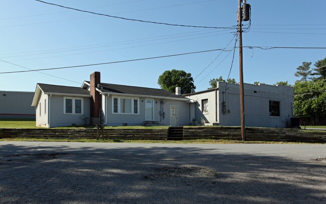 More details for 309 S Main St, Jonesville, NC - Retail for Sale