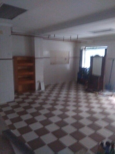 Retail in Cáceres, Cáceres for lease - Building Photo - Image 2 of 8