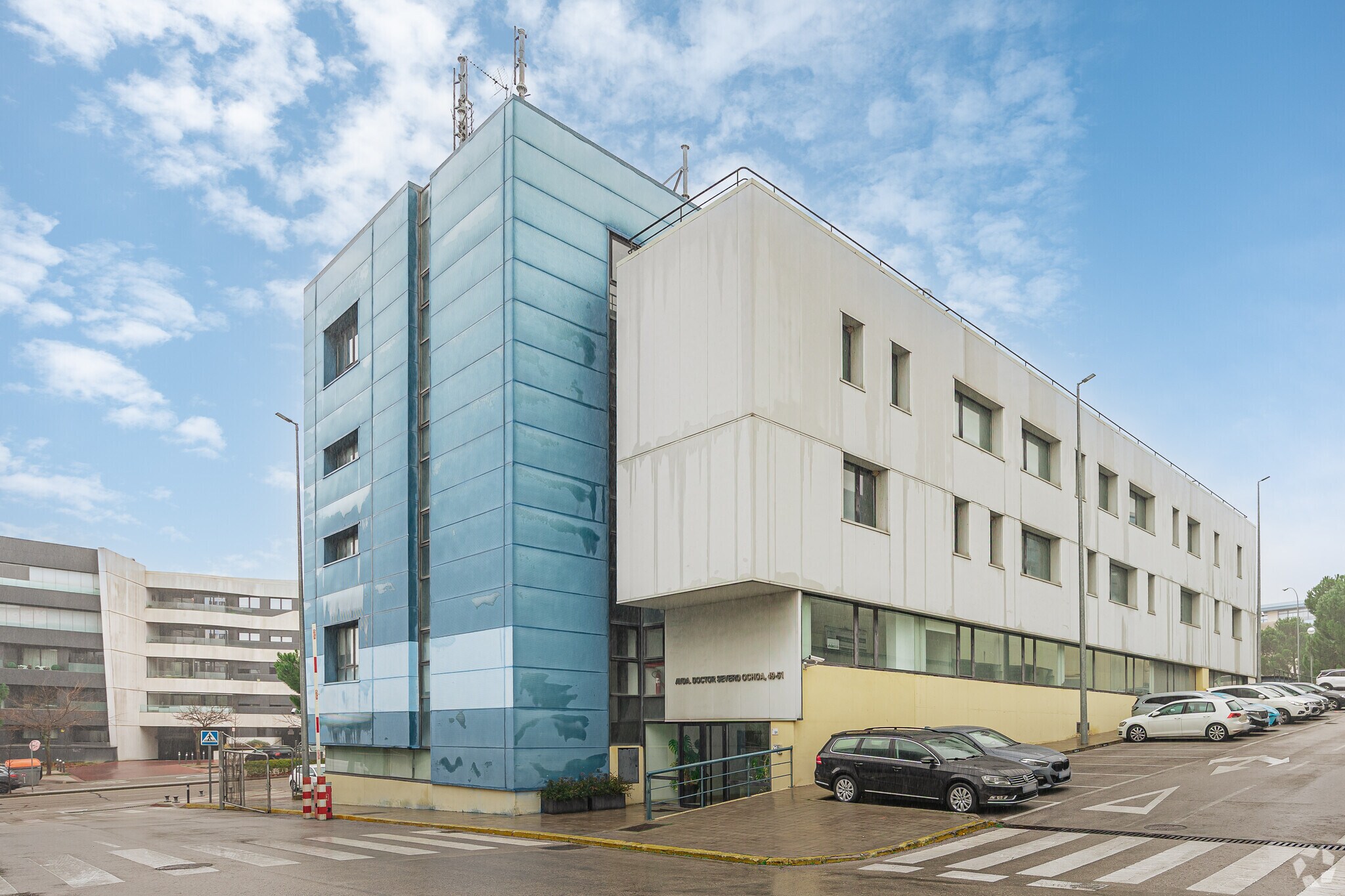Office in Alcobendas, Madrid for sale Primary Photo- Image 1 of 8