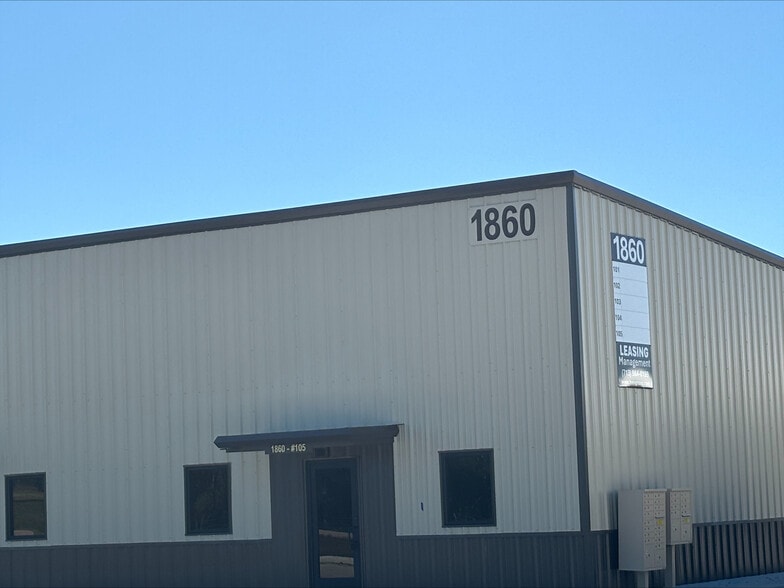 1850 W Henderson Rd, Angleton, TX for lease - Building Photo - Image 3 of 5