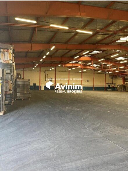 Industrial in Tarascon for lease - Building Photo - Image 2 of 5