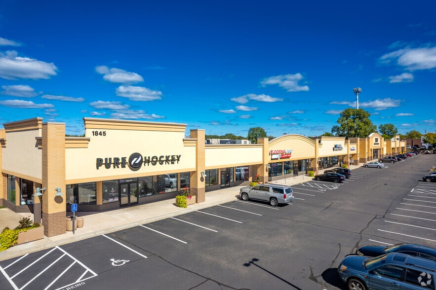 1845-1885 E County Road D, Maplewood, MN for lease - Building Photo - Image 1 of 10