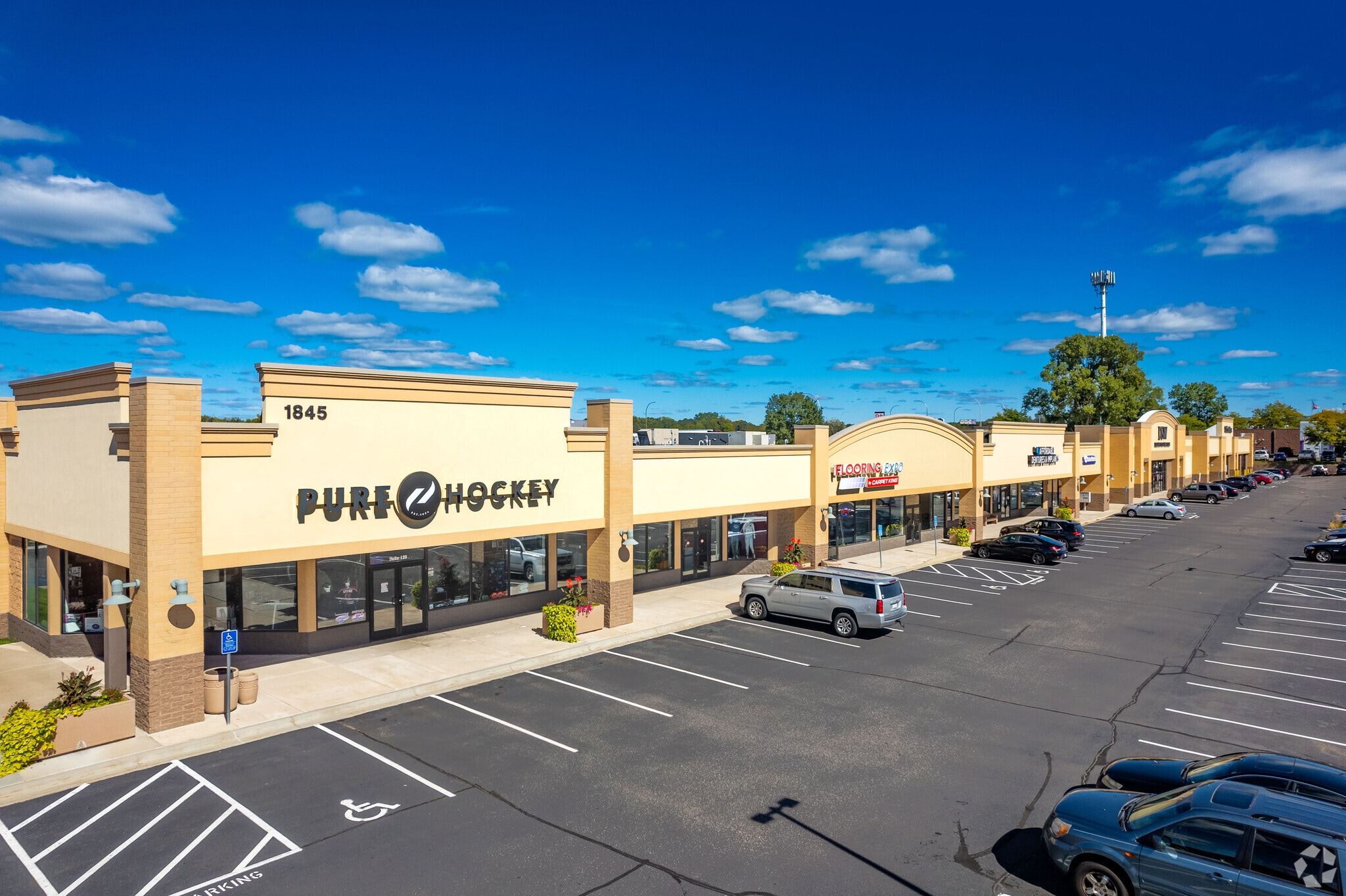 1845-1885 E County Road D, Maplewood, MN for lease Building Photo- Image 1 of 11