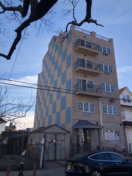 170-14 89th Ave, Jamaica, NY à vendre - Photo du bâtiment - Image 2 de 26