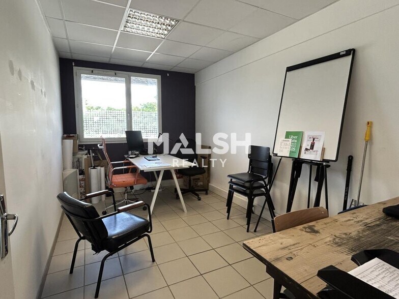 Bureau dans Brignais à louer - Photo du bâtiment - Image 2 de 7