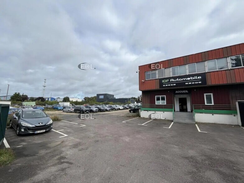 Industrial in Porcheville for sale - Building Photo - Image 2 of 11