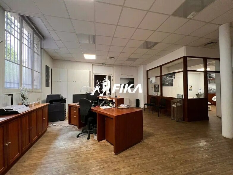 Office in Bordeaux for lease - Building Photo - Image 1 of 6