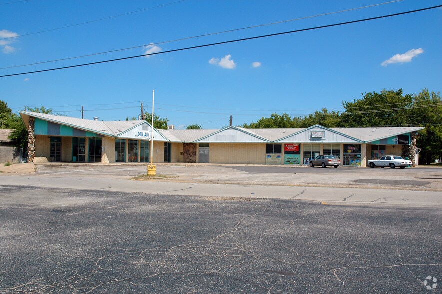1718 Dalworth St, Grand Prairie, TX à louer - Photo du bâtiment - Image 3 de 4
