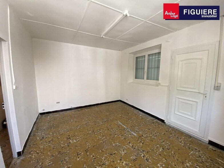 Bureau dans Salon-de-Provence à louer - Photo du bâtiment - Image 3 de 16