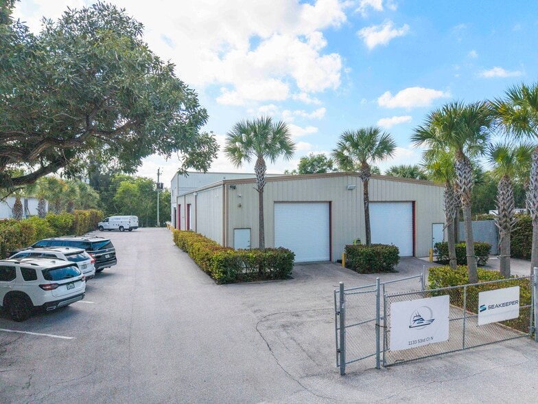 1133 53rd Ct N, Mangonia Park, FL for sale - Building Photo - Image 3 of 55