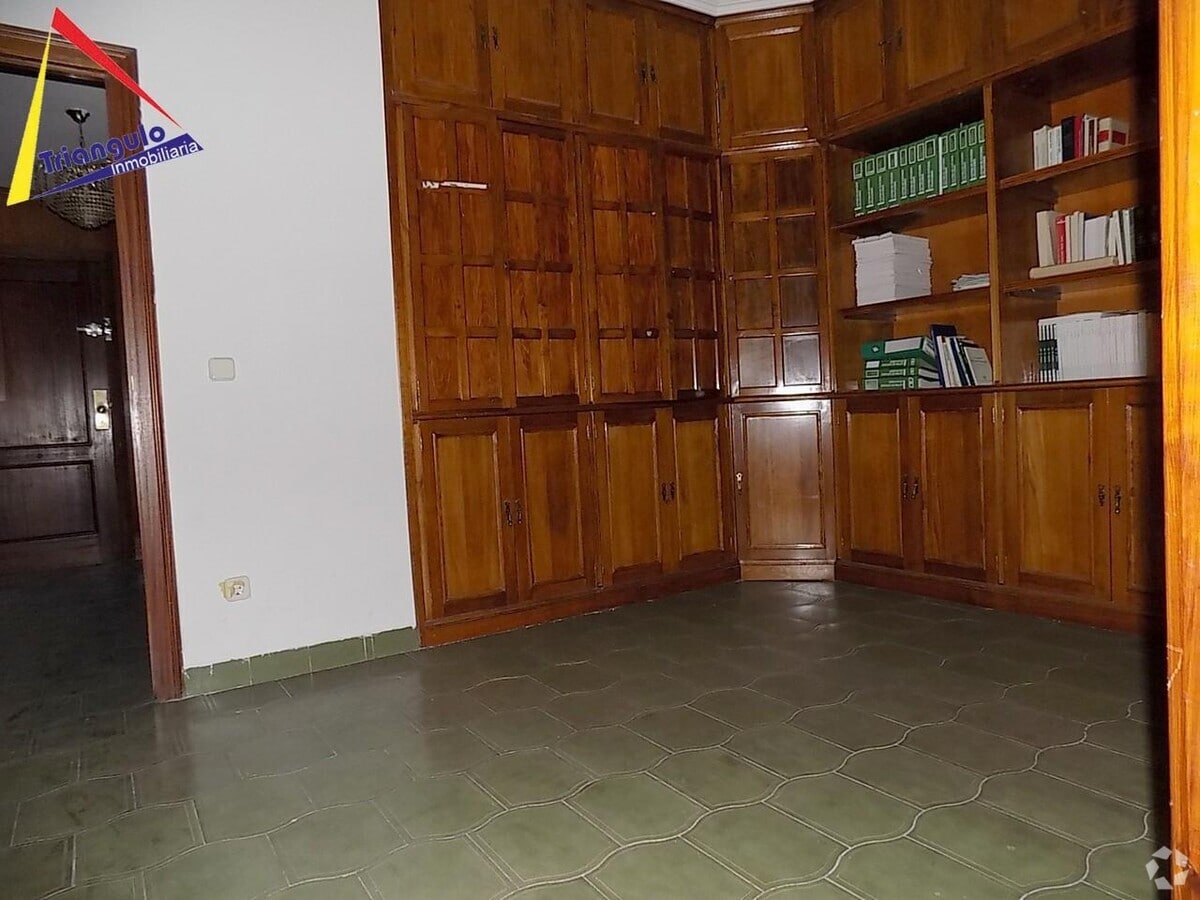Segovia, SEG 40002 - - - Interior Photo - Image 2 of 8