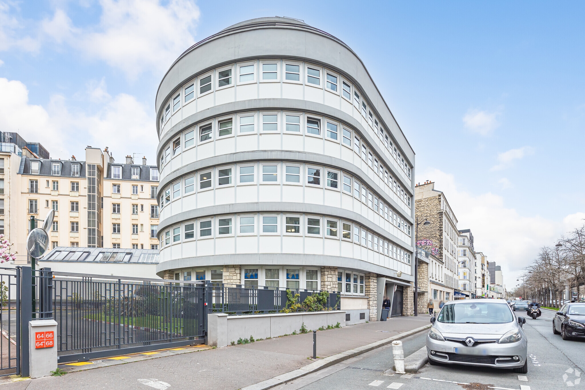 Retail in Paris for lease Primary Photo- Image 1 of 5