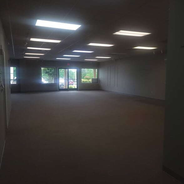 400 Scruggs Rd, Moneta, VA for lease - Building Photo - Image 2 of 6