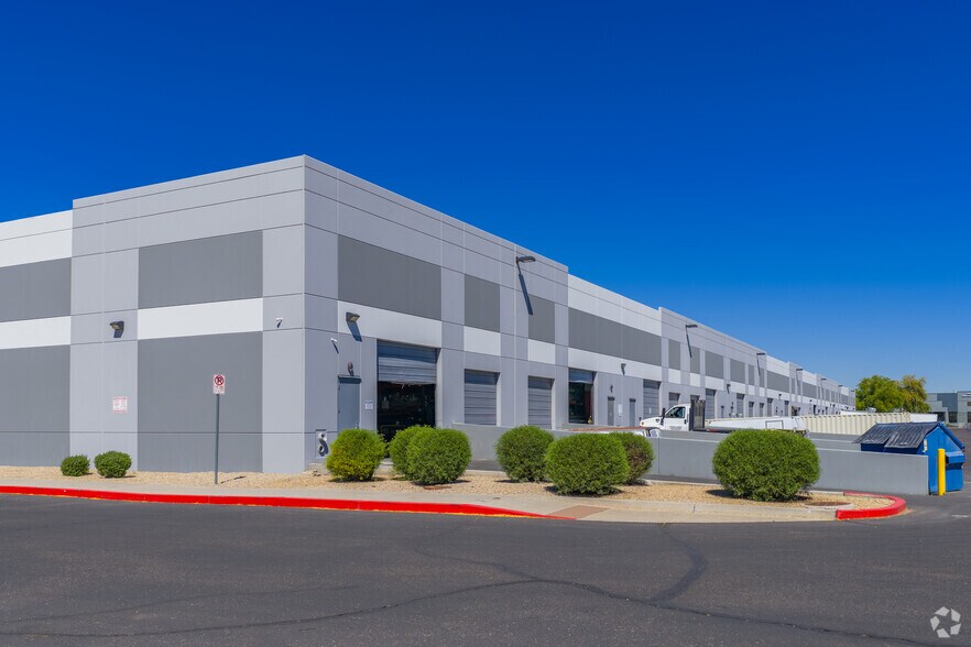 13765 W Auto Dr, Goodyear, AZ à louer - Photo du bâtiment - Image 3 de 6