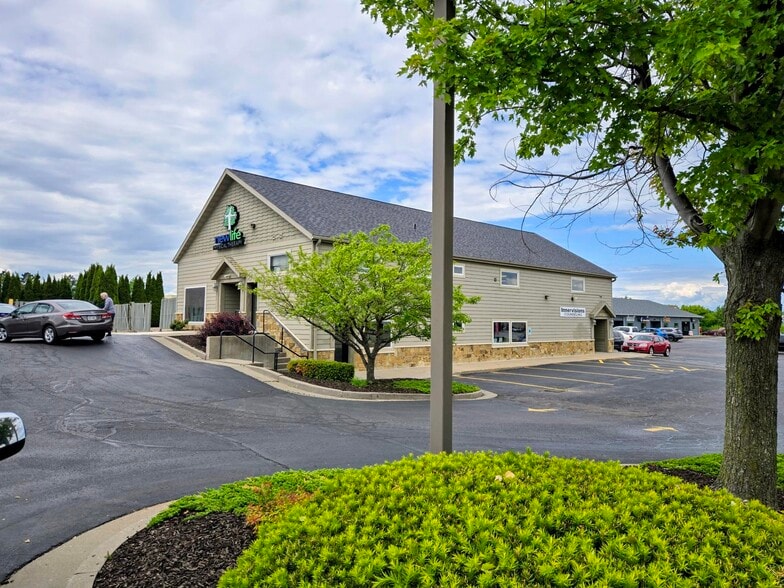 840 Highway 136, Baraboo, WI for lease - Building Photo - Image 3 of 5